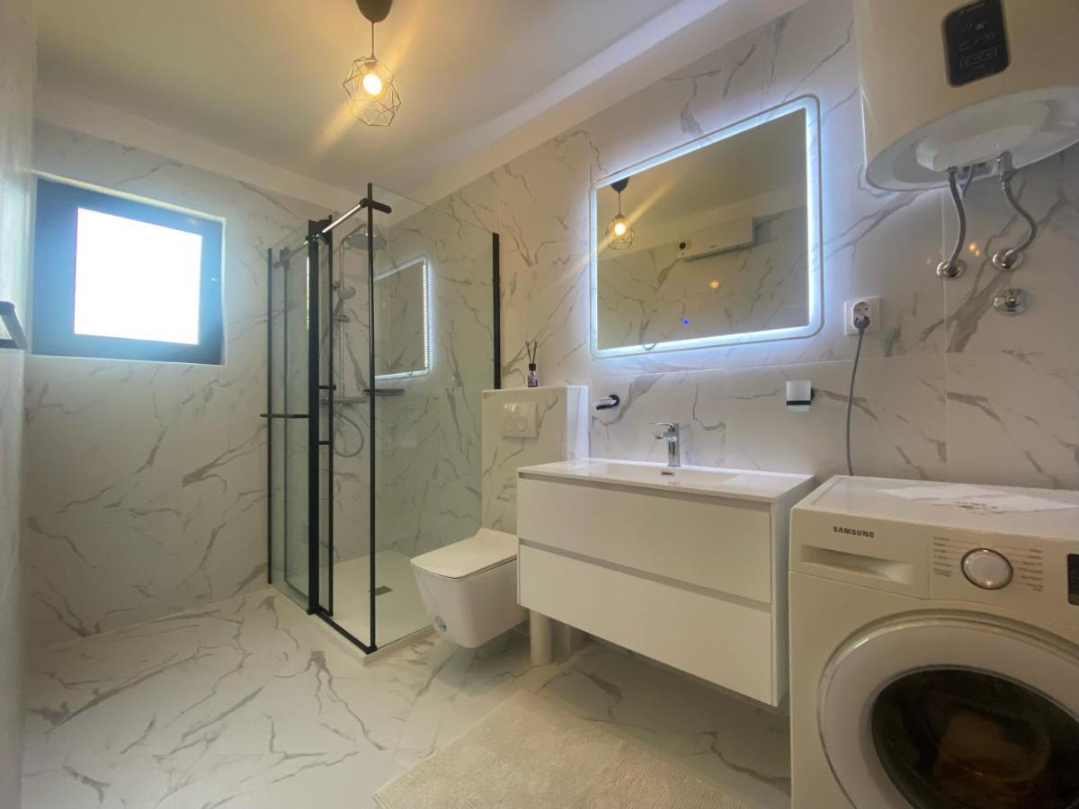 Pantos Apartment *