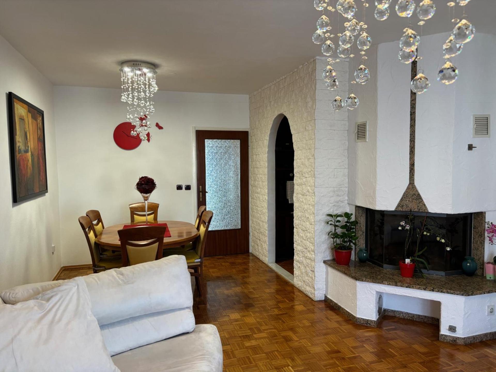 Apartment Pantos